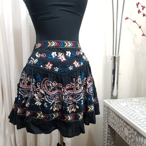 🍒NWT🍒 ANTHROPOLOGIE LOVE SAM EMBROIDERED SKIRT - Picture 3 of 7